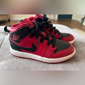 Preschool Air Jordan RETRO 1 MID 'REVERSE BRED (PS)